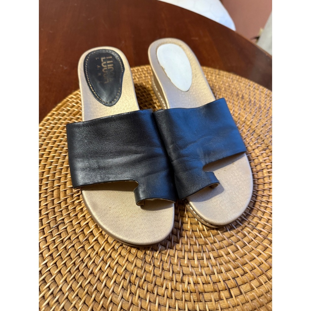 Lucca Lane Wynona Black Leather Toe Loop Wedge Sandals LLS18-60030-003-79 7M